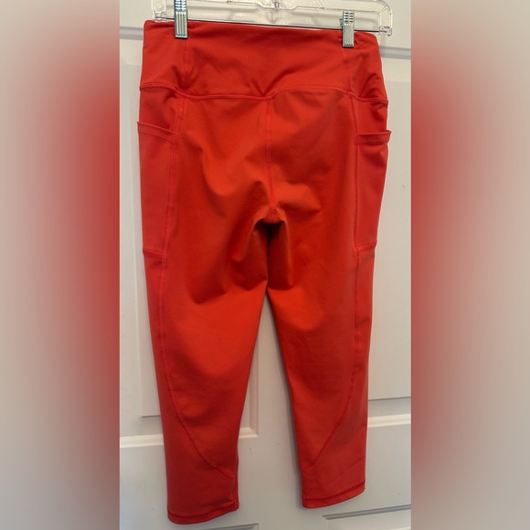 Victoria Sport Knockout Capri Leggings – Coral | Medium - Picture 5 of 6
